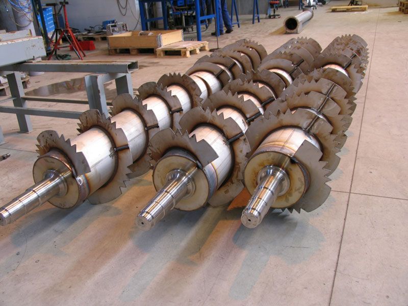 Rotor til snegletransportør med vindinger med udvendig udskæring. Denne type rotor anvendes til hakning og sønderdeling af materiale.