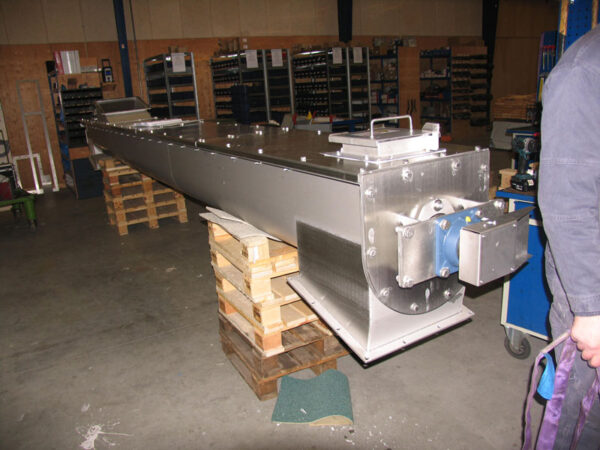 Shaftless trough conveyors for the food industry