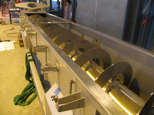 Cooling screw conveyor for food industry