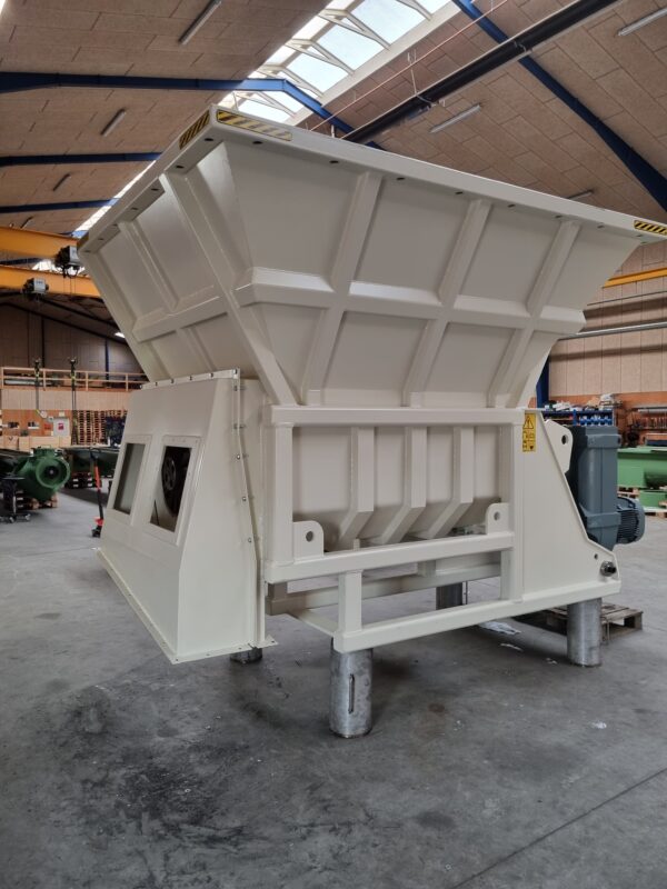 ACTA crusher for recycling with special inlet hopper and outlet for ceiling tiles