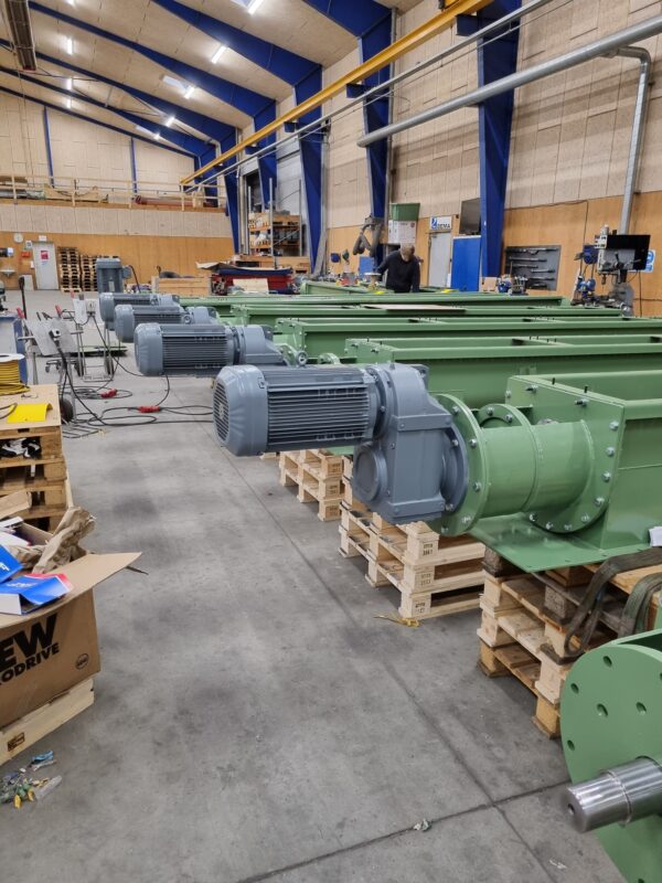 Heavy-duty screw conveyors with gear boxes installed