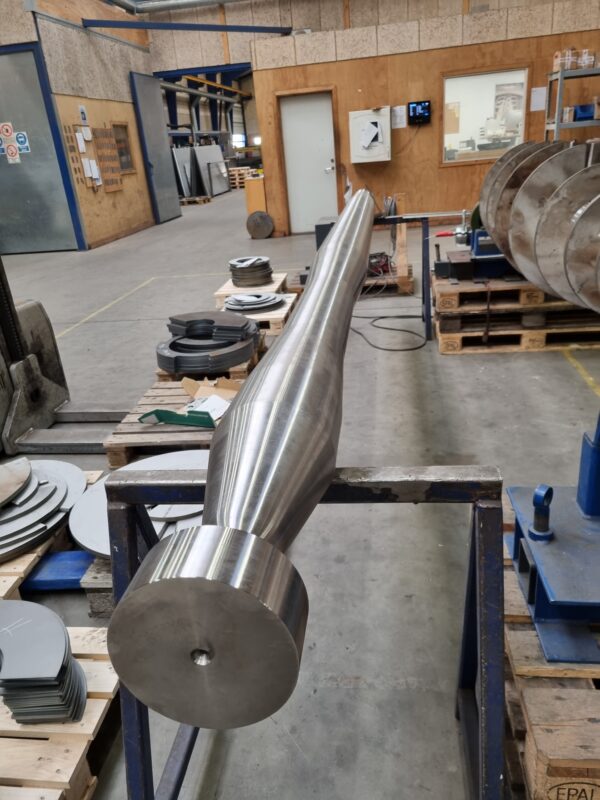 Shaft ready to mounted with conical screw flights