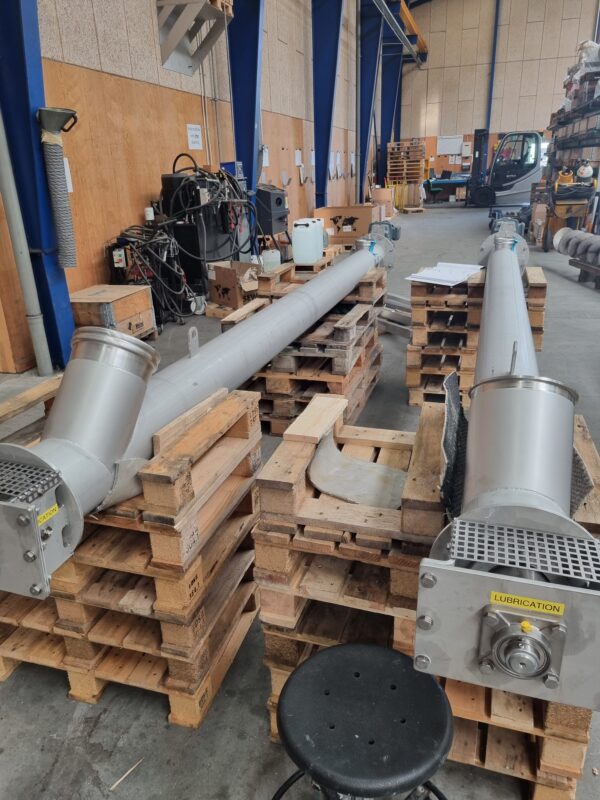 Tubular screw conveyors assembled in the work shop