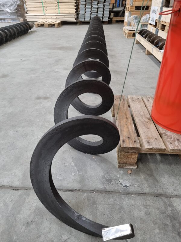 Shaftless rotor in cabon steel for sticky material