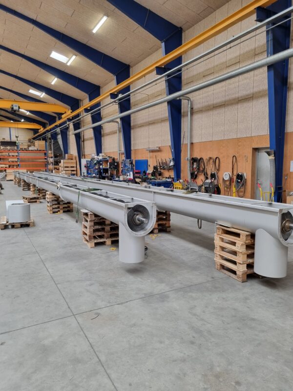 Horizontal screw conveyors for cutting material Ø400
