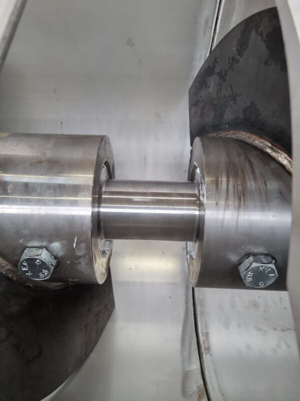 Horizontal screw conveyors for cutting material detail of intermediate bearing