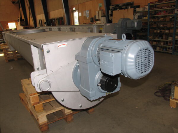 Drive station for ash screw conveyor